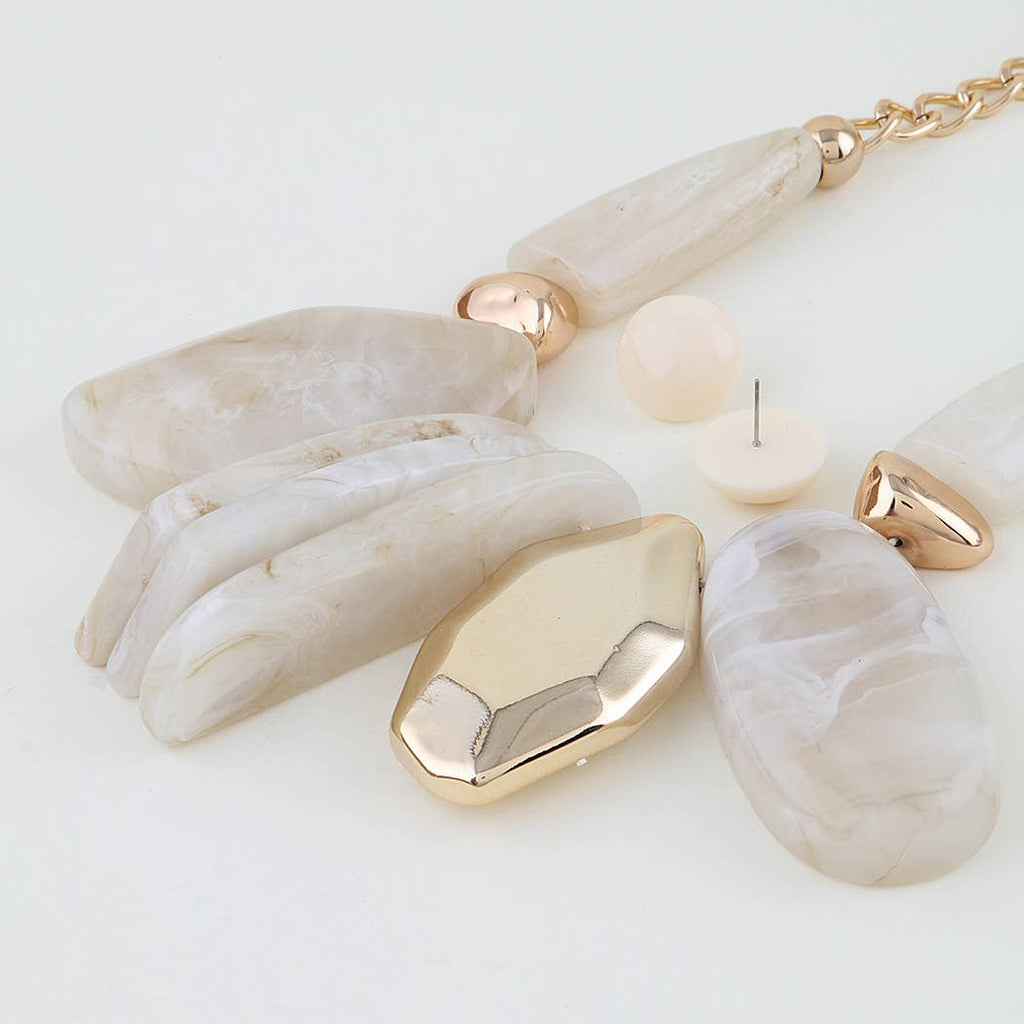 3AM BY H&D ACCESSORIES - Abstract Stacked Stone Statement Necklace: GIV