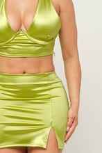 Load image into Gallery viewer, Open Front Wire Detail Top And Skirt Set: Fuchsia
