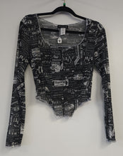 Load image into Gallery viewer, PLUS SIZE SCOOP NECK TOP WITH CONTRAST STITCHING - Bodi Language for Women
