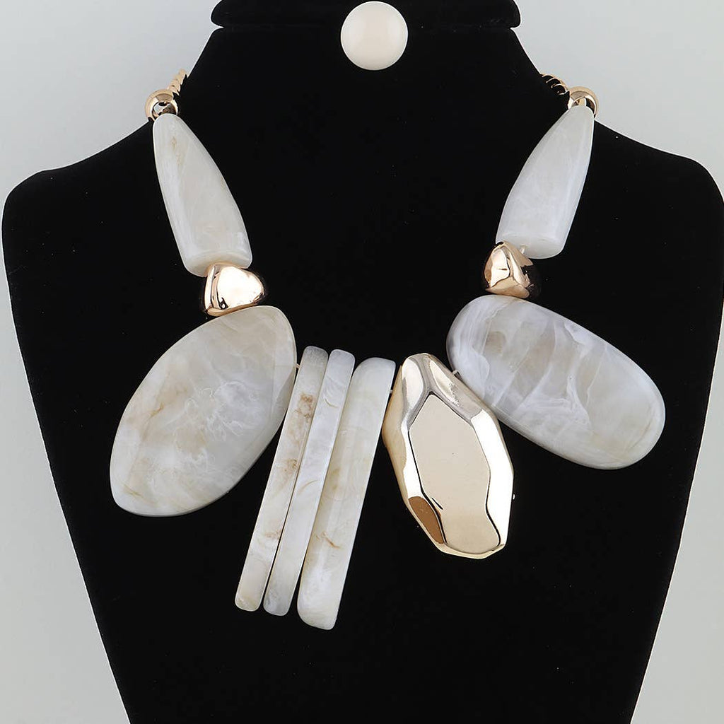3AM BY H&D ACCESSORIES - Abstract Stacked Stone Statement Necklace: GIV
