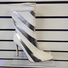 Load image into Gallery viewer, Moos Straps Pump Boots - Bodi Language for Women
