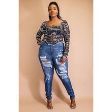 Load image into Gallery viewer, PLUS SIZE SCOOP NECK TOP WITH CONTRAST STITCHING - Bodi Language for Women
