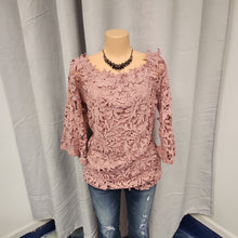 Load image into Gallery viewer, Plus lace detail top - Bodi Language for Women
